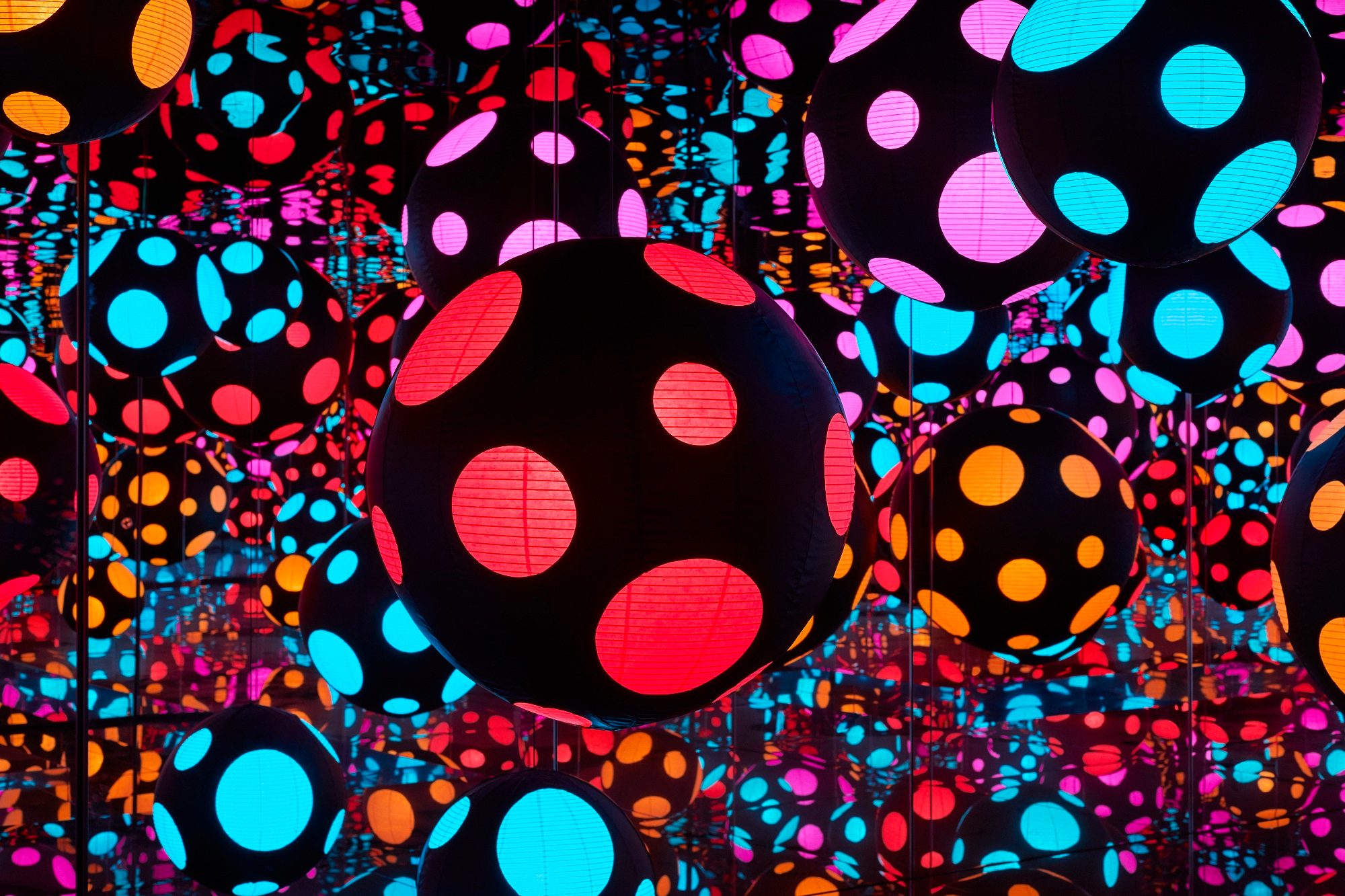 Yayoi Kusama, Infinity Mirrored Room--My Heart is Dancing into the Universe, 2019.