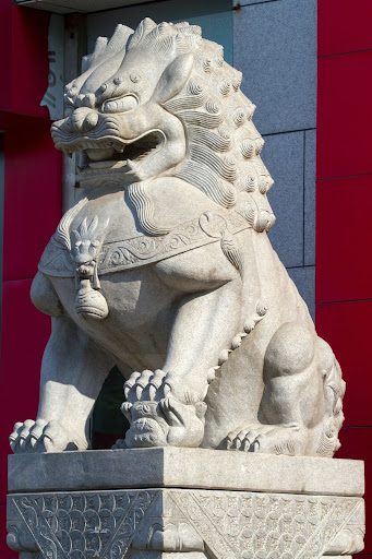 statue of a chinese guardian lion